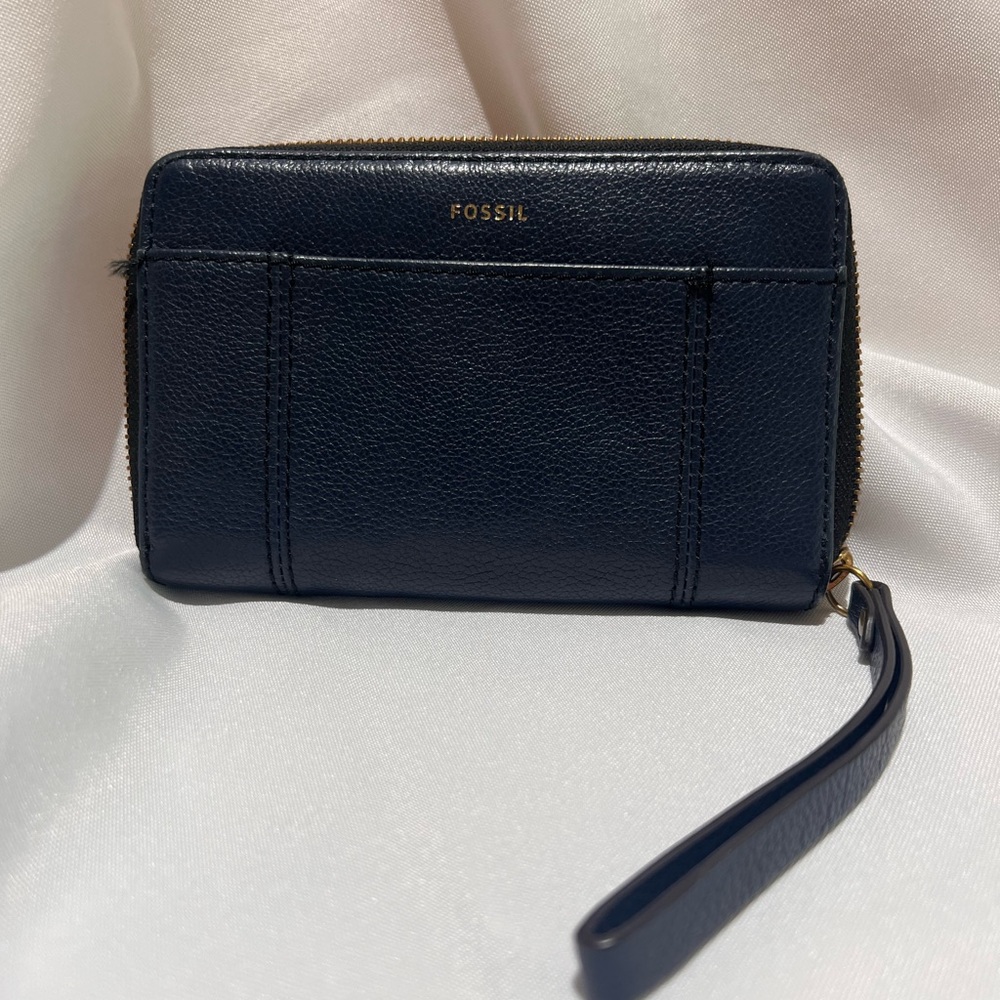 Fossil 6 1/4 X 4 Navy Zipper Wallet With Wristlet - image 1
